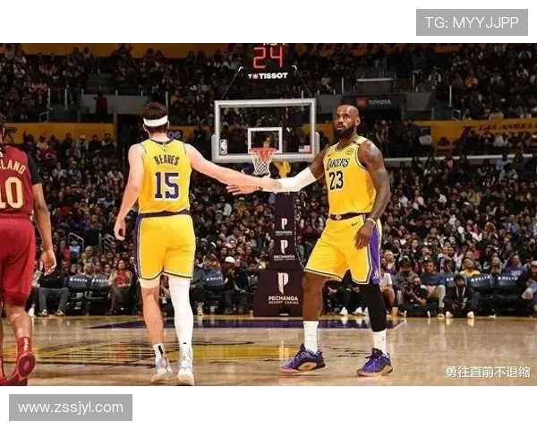 2018年NBA自由市场转会大潮：詹姆斯加盟湖人重塑西部格局